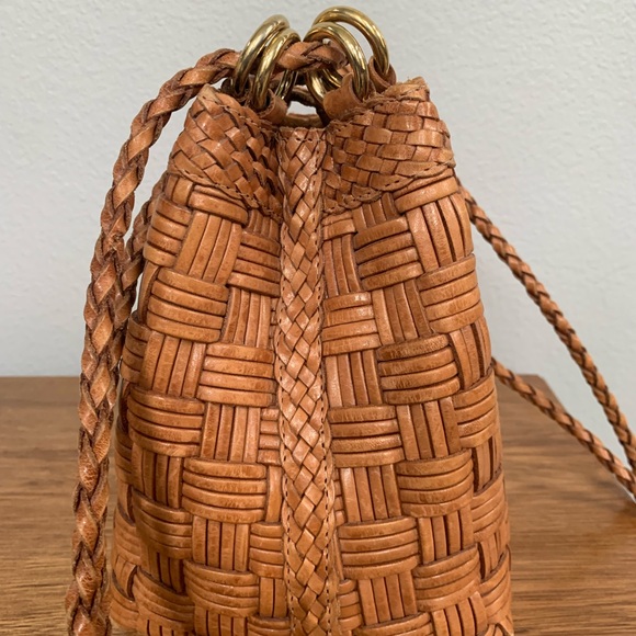 CEM 1990's vintage woven natural leather crossbody/shoulder bucket bag - Picture 4 of 7